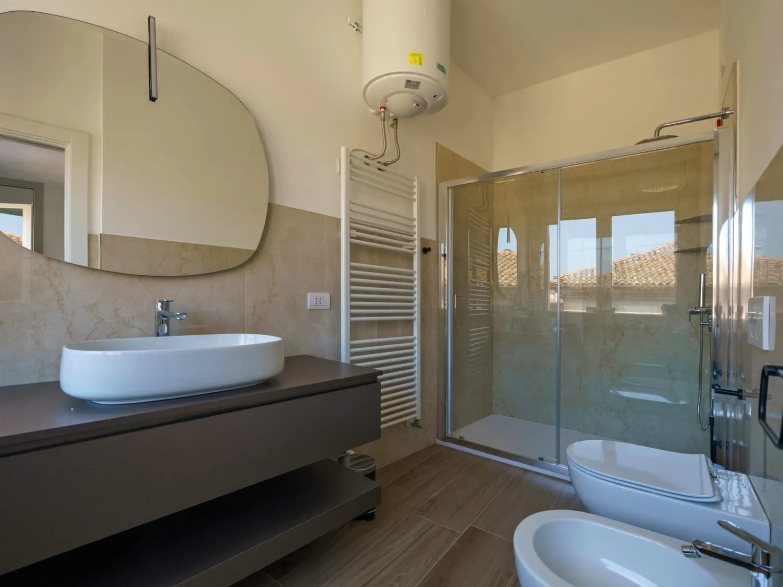 Private bathroom with bathtub, shower and beige tiles in the Suite Room at Ca' Fe Treviso
