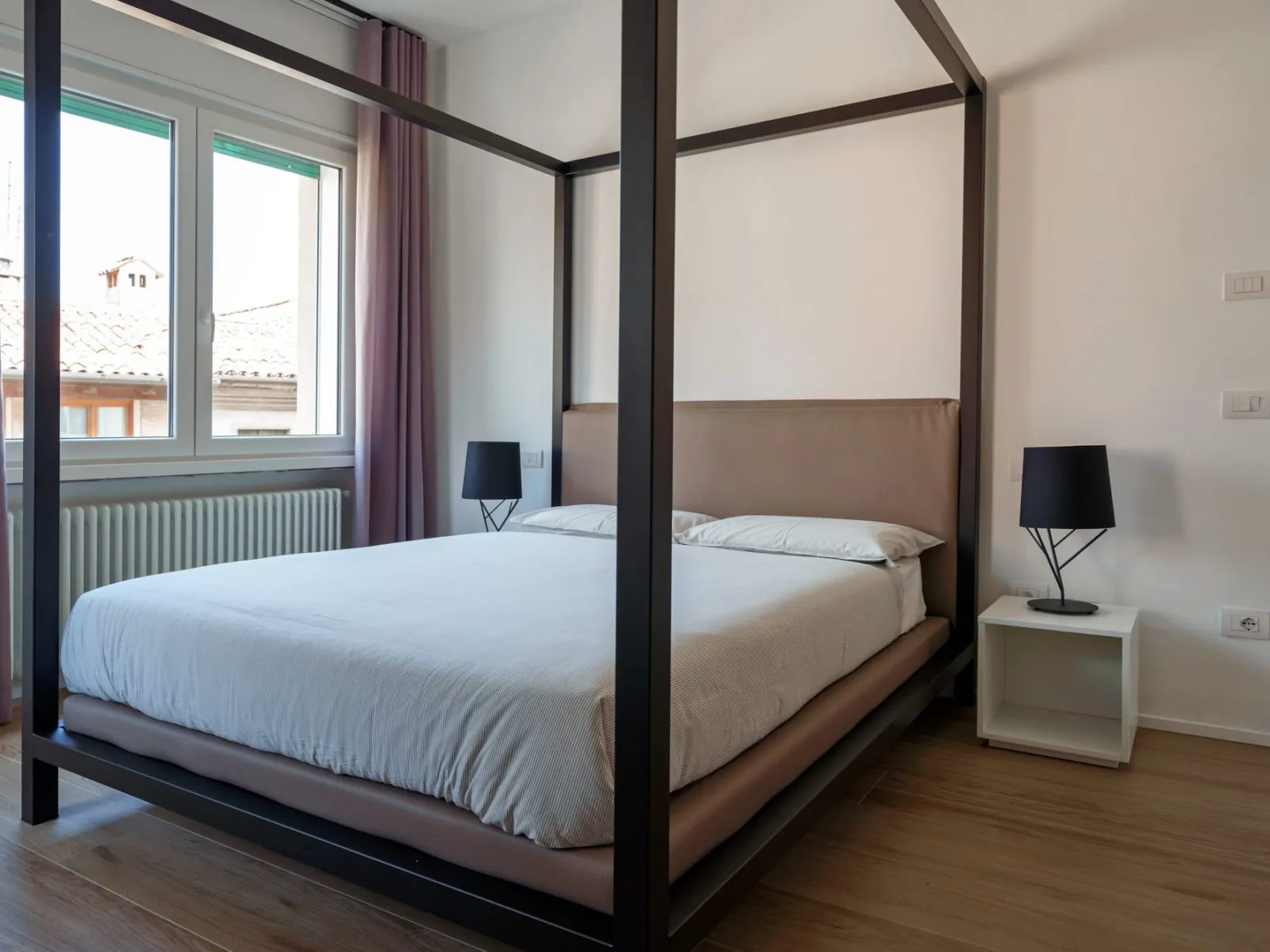 Close-up of canopy bed in the Royal room at Ca' Fe Treviso city centre